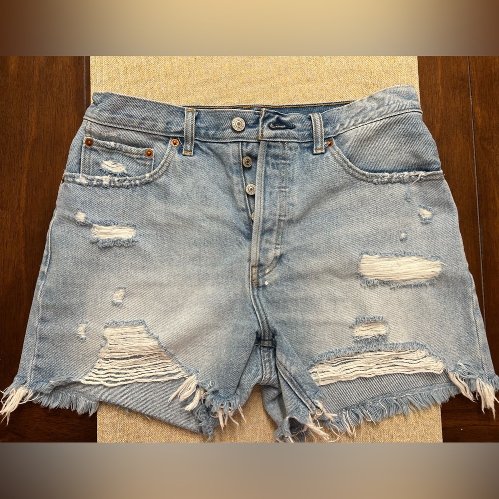 ❤️Abercrombie & Fitch High Rise 4in short Distressed Denim Shorts.